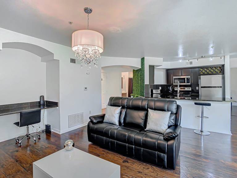 Condo with private pool — photo 4