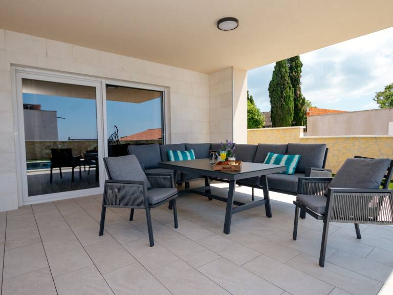 House with grill, yard & private pool — photo 4