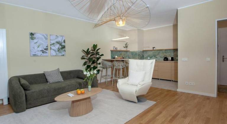 Holiday apartment with patio | Near Brandenburg Gate | Perfect for remote work — photo 2