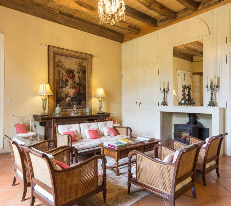 Family-oriented castle with terrace, private pool & yard | Dogs allowed — photo 4