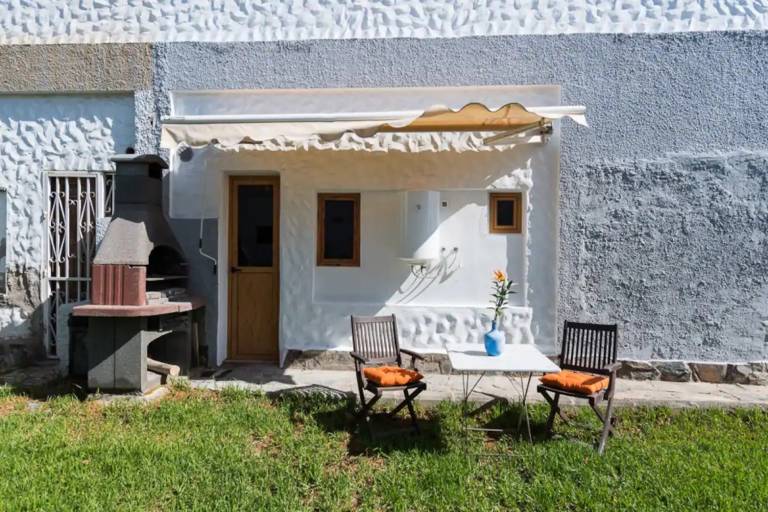 Vacation Home 'Bungalow Ubicación Ideal' with Shared Pool, Shared Terrace and Wi-Fi — photo 4