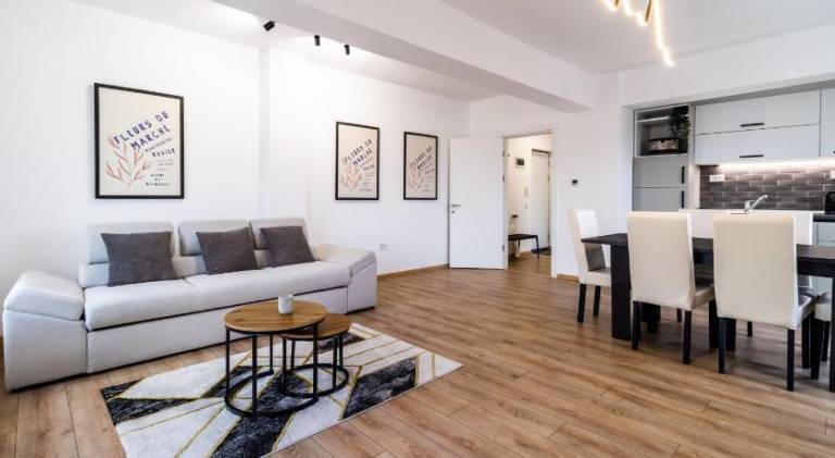 Apartment with jacuzzi — photo 3