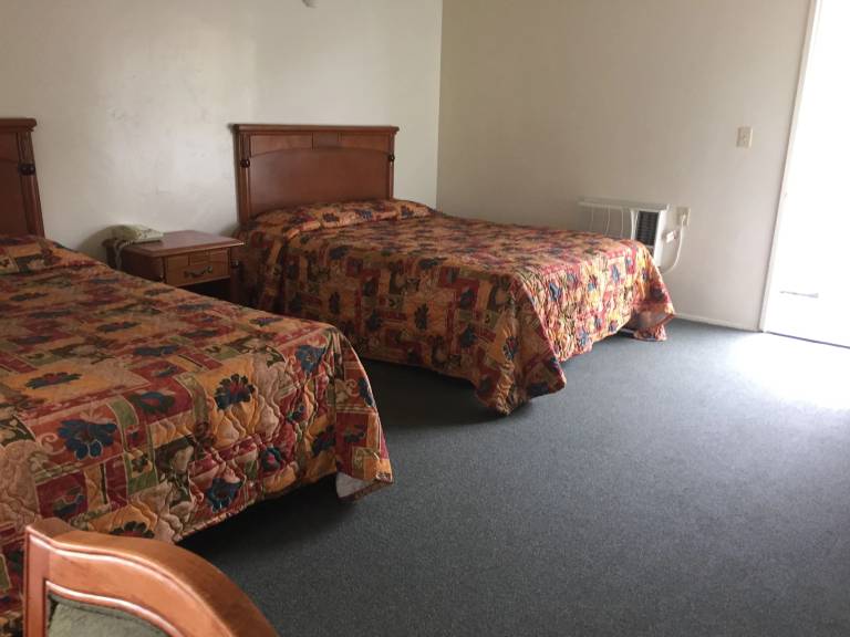 Motel  Golden Hills