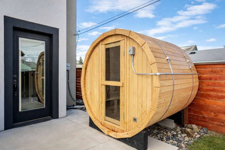 The Zen Den - Sauna Sleeps 15 King Bed - Health Amenities — photo 3
