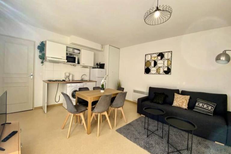 Rental apartment with yard, pool & patio — photo 2