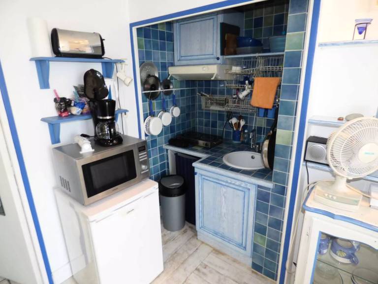Residence La Jetée - Rare to rent, feet in the water, full sea view, wifi... — photo 5