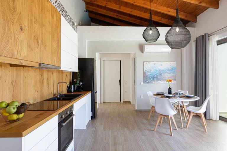 Fully equipped vacation home with private pool, yard & barbecue | Pet-friendly — photo 4