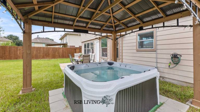 Brand New 4Bd 2Baths Holiday Home With Hot Tub