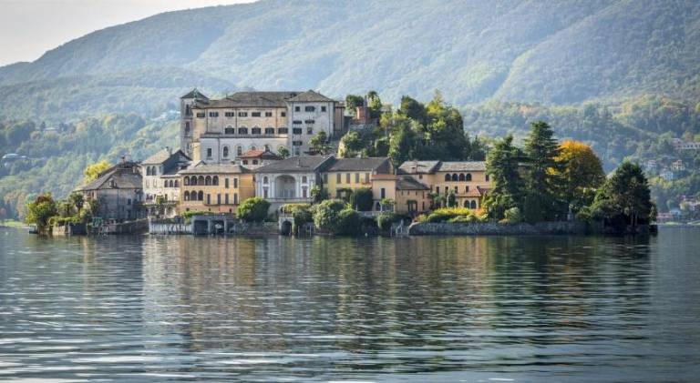 Rental apartment with 1 room for 3 persons in Novara