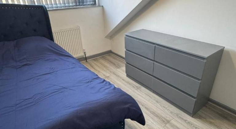 Spacious 5 Bedroom Home Near City Centre Sleeps 10 — photo 2