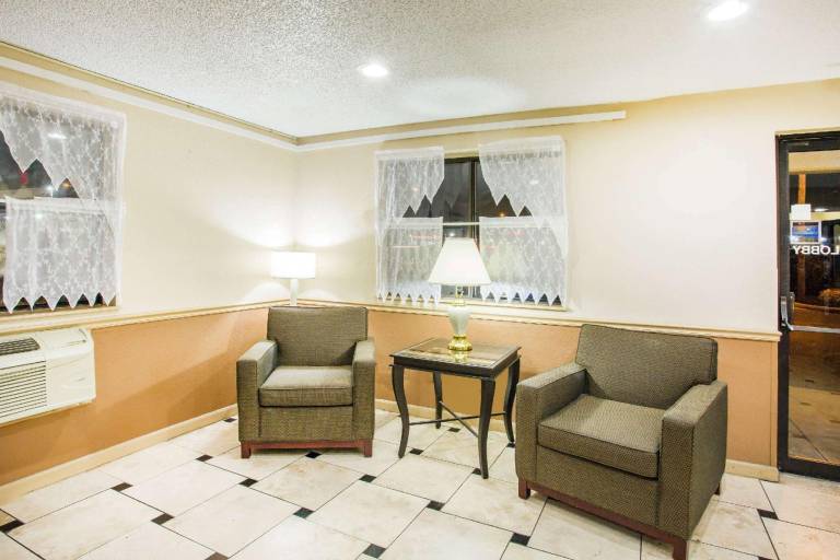Super 8 By Wyndham Harrisonburg — photo 2