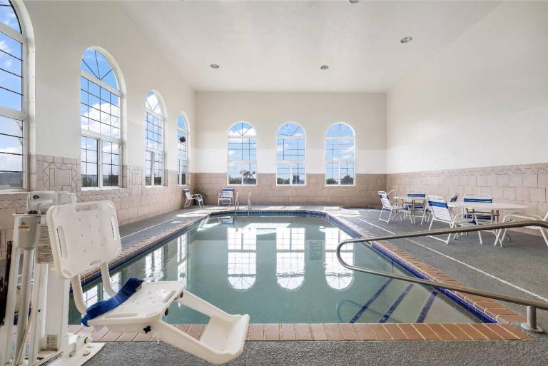 Howard Johnson Hotel & Suites by Wyndham Oacoma — photo 3