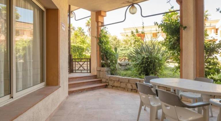Rental apartment with terrace & yard — photo 3