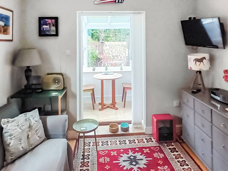 Cottage with yard | River view — photo 2