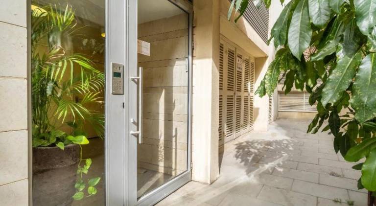 MAMAD Beach & City Center with Balcony by FeelHome — photo 5