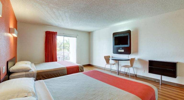 Motel 6 Santa Ana, CA - Irvine - Orange County Airport — photo 2