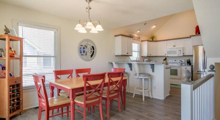 Vacation home with hot tub & pool | Pet-friendly — photo 4