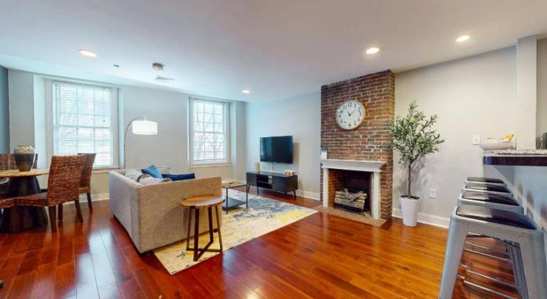 Roomy 1-bedroom - Faneuil Hall and Quincy Market in Cambridge, ON