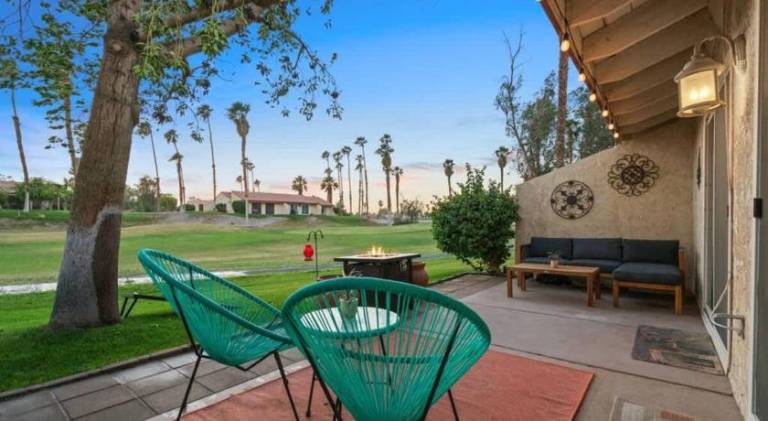 Vacation home with pool — photo 3