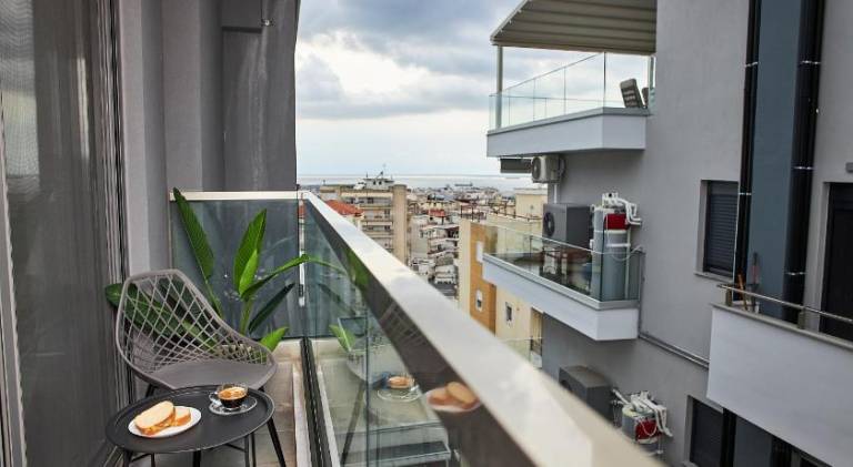 Rental apartment with patio — photo 4