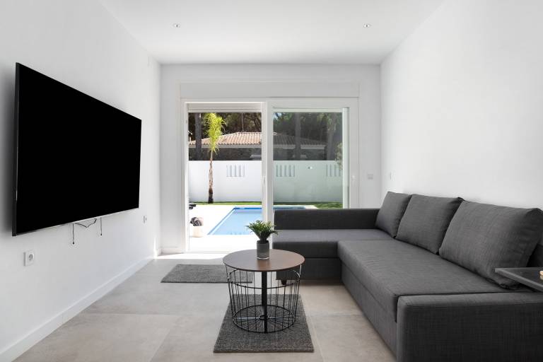 Villa 'Santa Clara 21a' with Private Pool, Wi-Fi and Air Conditioning in Chiclana de la Frontera