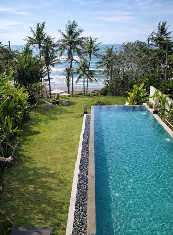 Oceanfront 5 3bd Villa Private beach in Bali