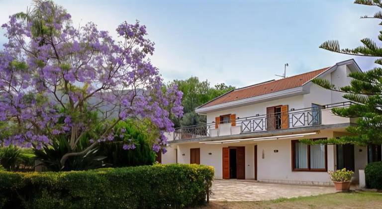 Villa with 4 rooms for 9 persons in Castellammare del Golfo