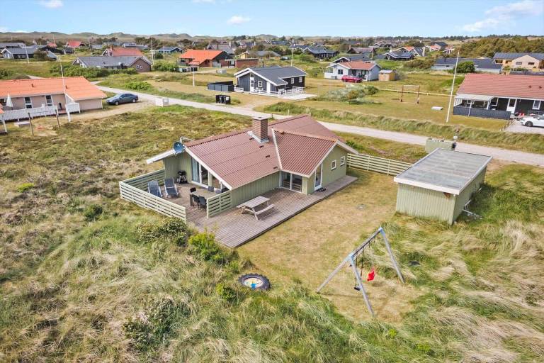 House with terrace, barbeque & hot tub in Ringkobing