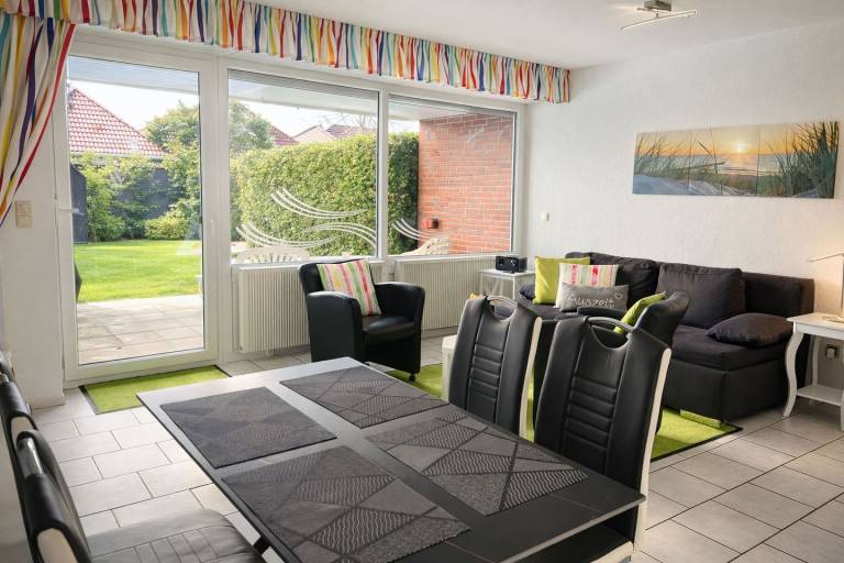 Ferienwohnung Strandmuschel in Schillig: Komfortables Wohnen nahe Sandstrand — photo 4