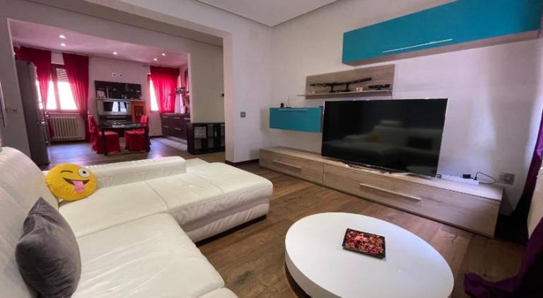Apartment with jacuzzi — photo 2