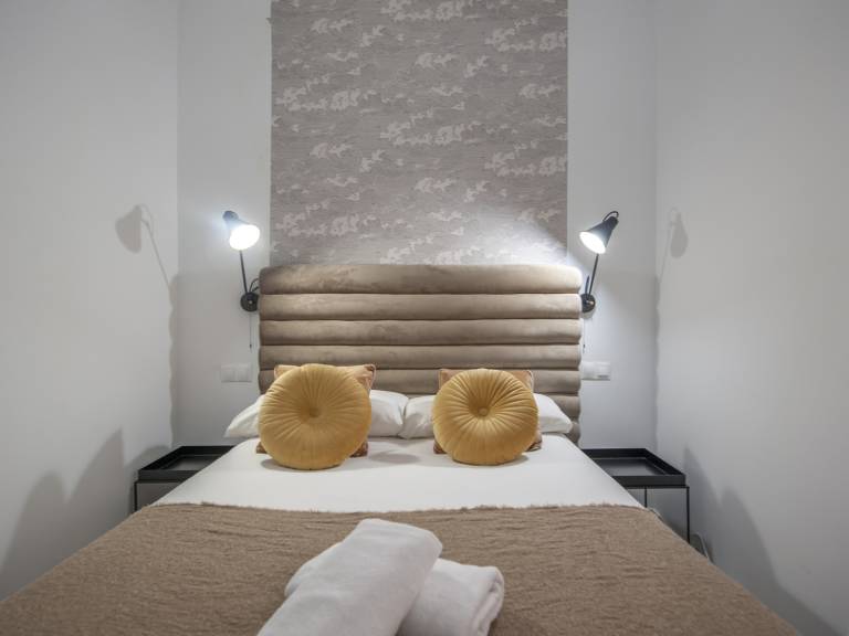 La Latina Apartment, 2 bedrooms, 5 people, air conditioning, Wi-Fi — photo 4