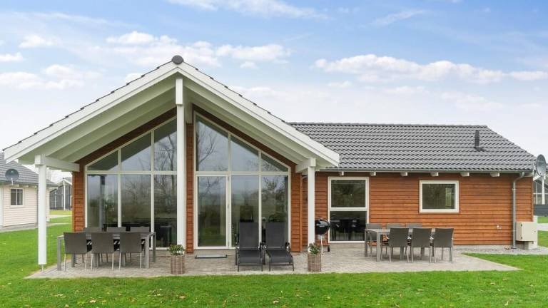 Family-oriented spacious house with sauna, hot tub & yard | Pets are welcome in Flensburg