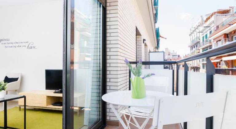 Holiday apartment with terrace | Close to Magic Fountain of Montjuïc | Pets are welcome — photo 3