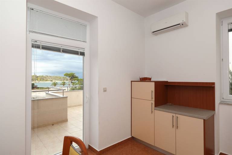 Holiday apartment with yard & terrace | Sea view — photo 5
