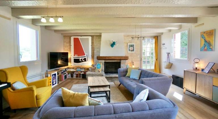 Apartment with pool — photo 3