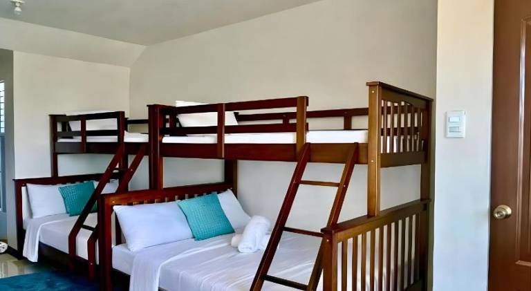 Holiday apartment with pool in Muntinlupa