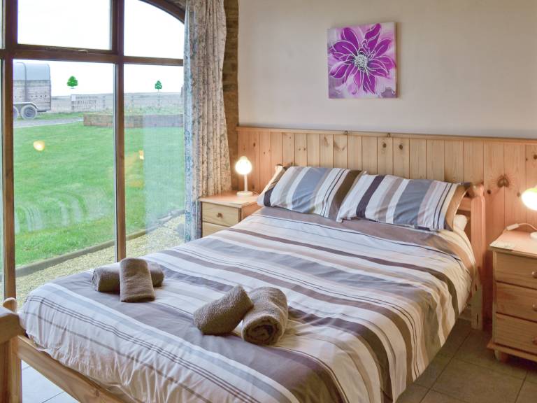 Cottage with BBQ & yard — photo 4