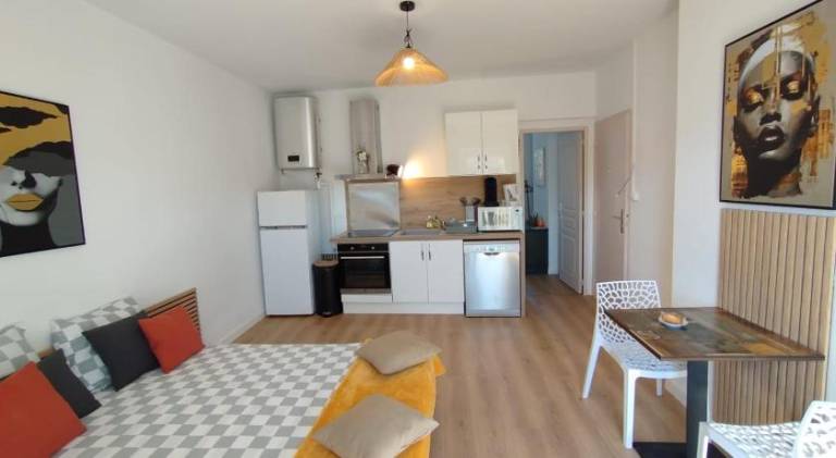 Appart T2 wifi Tv Balcon Jardin Parking in Montélimar