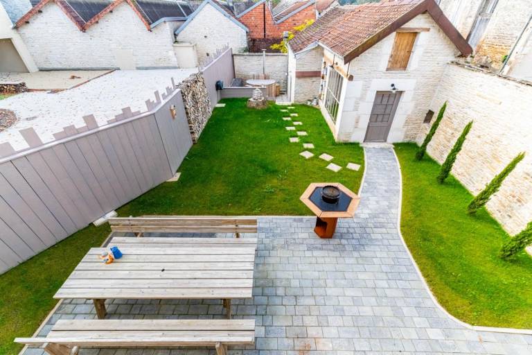 Gite with garden, patio & BBQ | Dogs allowed in Troyes