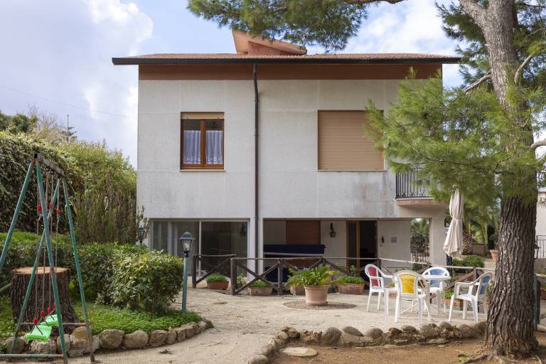 Ferienhaus Villa Sofia mit privatem Garten und Balkon