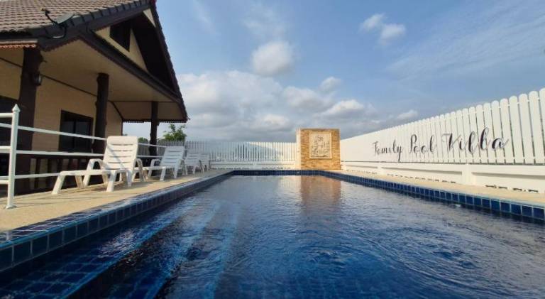 Beautiful villa with terrace, pool & barbeque | Dogs allowed — photo 2