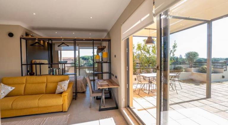 Charming holiday apartment with yard, terrace & pool | Suitable for remote work | Pets allowed — photo 5