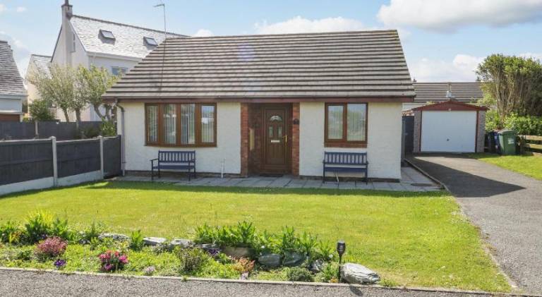 Vacation home with 2 rooms for 4 persons in Holyhead