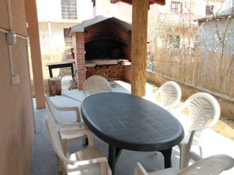 Rental apartment with terrace, garden & barbecue — photo 2