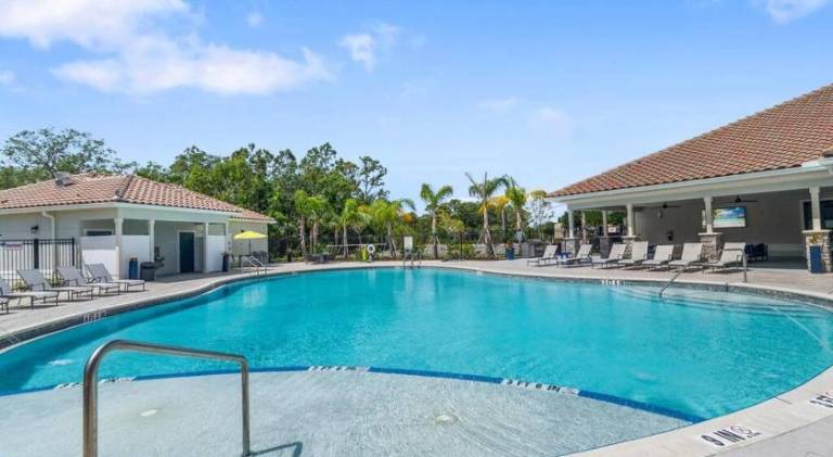 Elegant 1BR/1BA Condo with Pool, Gym and Laundry in Melbourne, FL