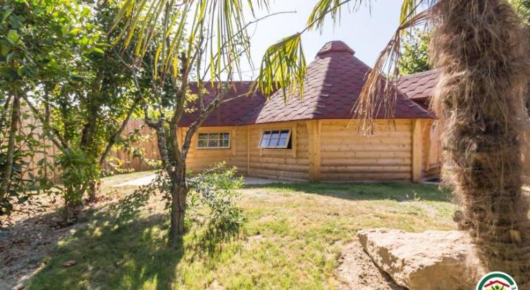 Lodge with terrace, sauna & yard | Pets allowed in Nantes