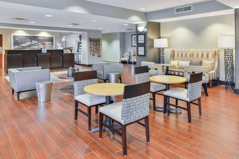Hampton Inn Gonzales — photo 4