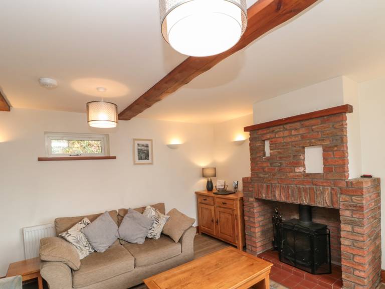 Cottage with garden — photo 3