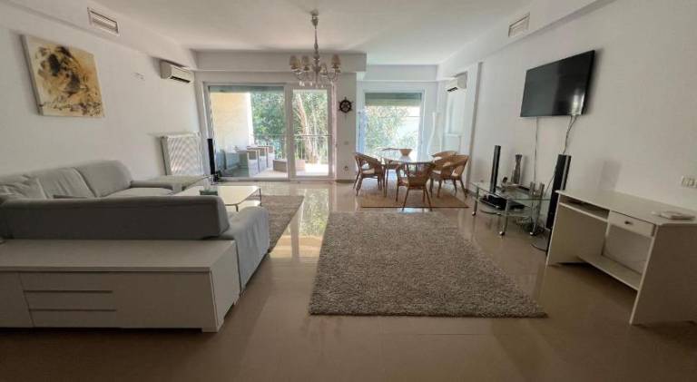 Rental apartment with 2 rooms for 5 persons in Constanta