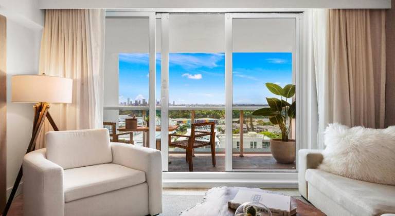 Apartment with hot tub | Next to Miami Beach Botanical Garden in Miami Beach, FL